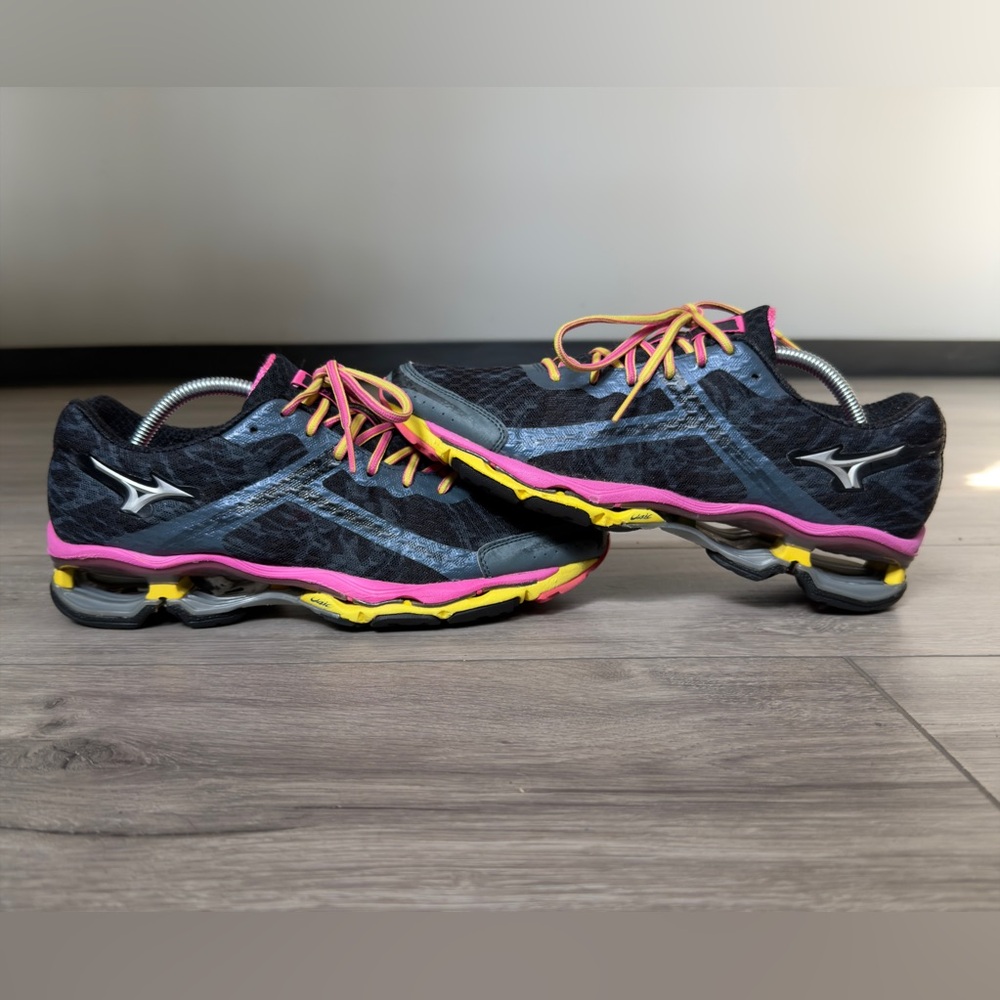 Mizuno Wave Creation 15 Women’s Running Sneakers, Size 11